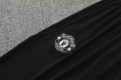 MANCHESTER UNITED – KIT DE ENTRENAMIENTO 2025/26