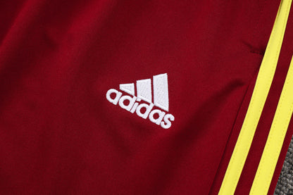 Chándal Arsenal FC 2025/2026 – Rojo Vinotinto con Detalles Amarillos