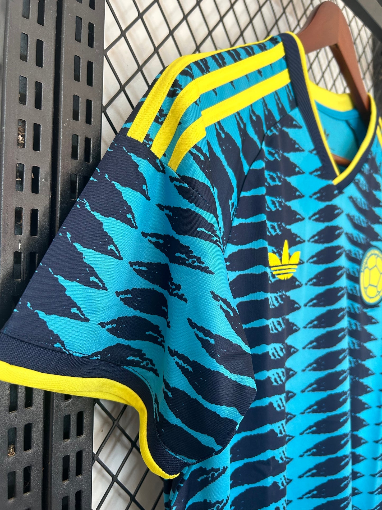 Camiseta Colombia 2025/2026 Alternativa – Azul con detalles Amarillos