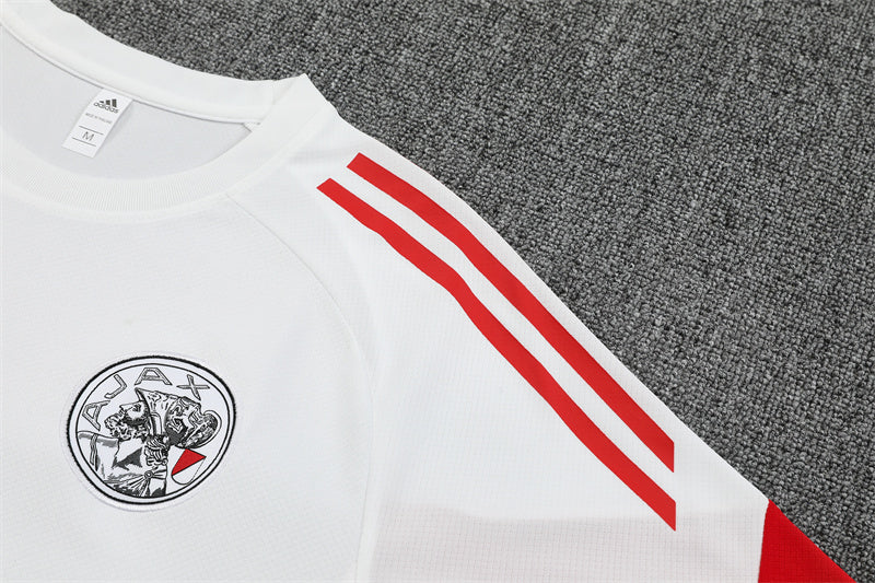 Ajax 25/26 – Blanco con detalles rojo y negro