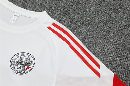 Ajax 25/26 – Blanco con detalles rojo y negro
