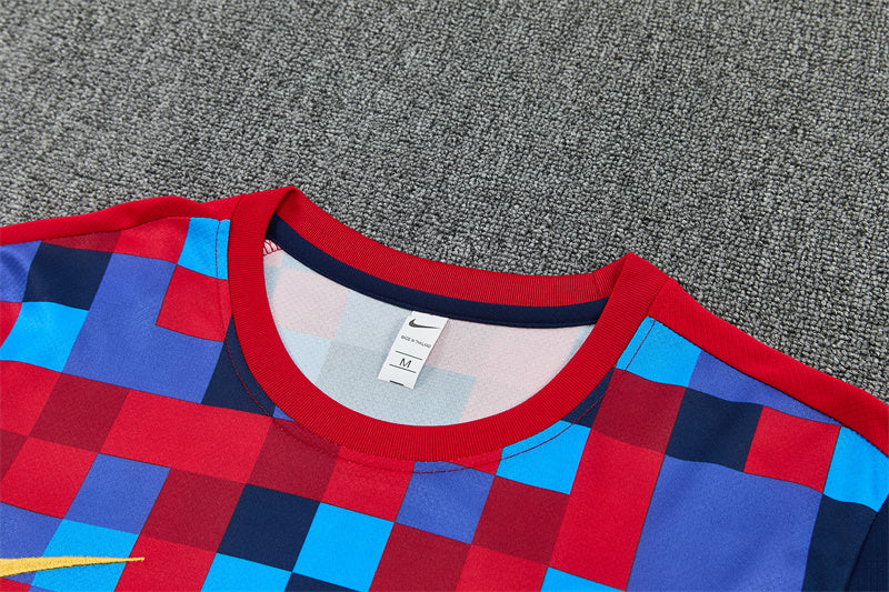 Conjunto FC Barcelona Entrenamiento – Camiseta Cuadros Roja y Azul + Pantalón Corto