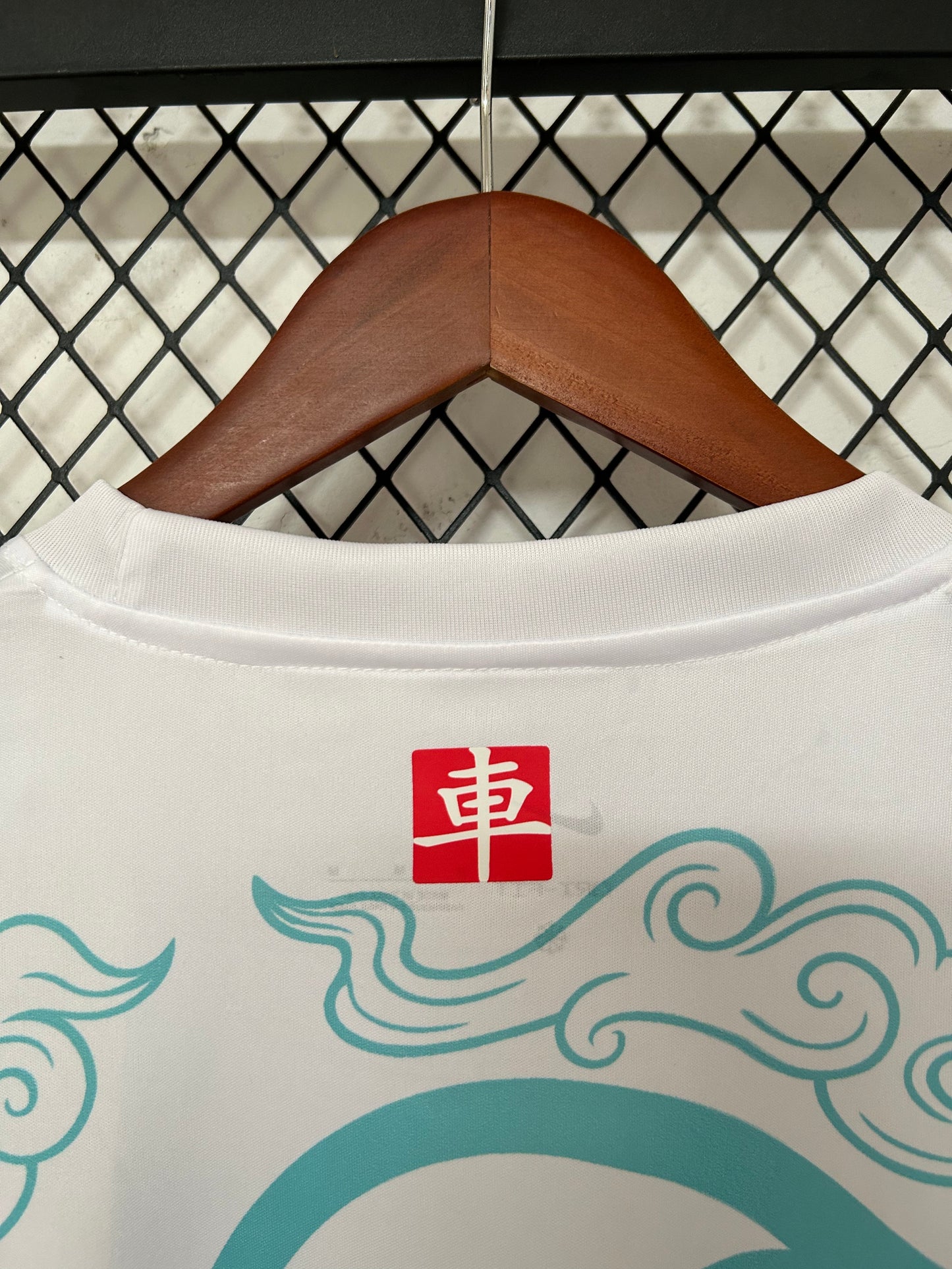 Camiseta Chelsea FC 2026/2027 Edición Especial – Blanca con Diseño Artístico Oficial Nike