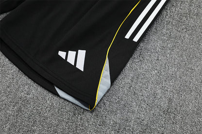 Real Madrid 25/26 Visitante – Elegancia Negra con Energía Moderna