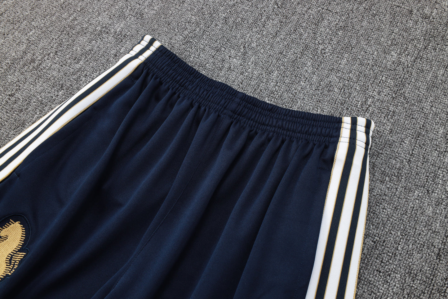 Chándal Juventus Retro Azul Marino Dorado 2025/2026