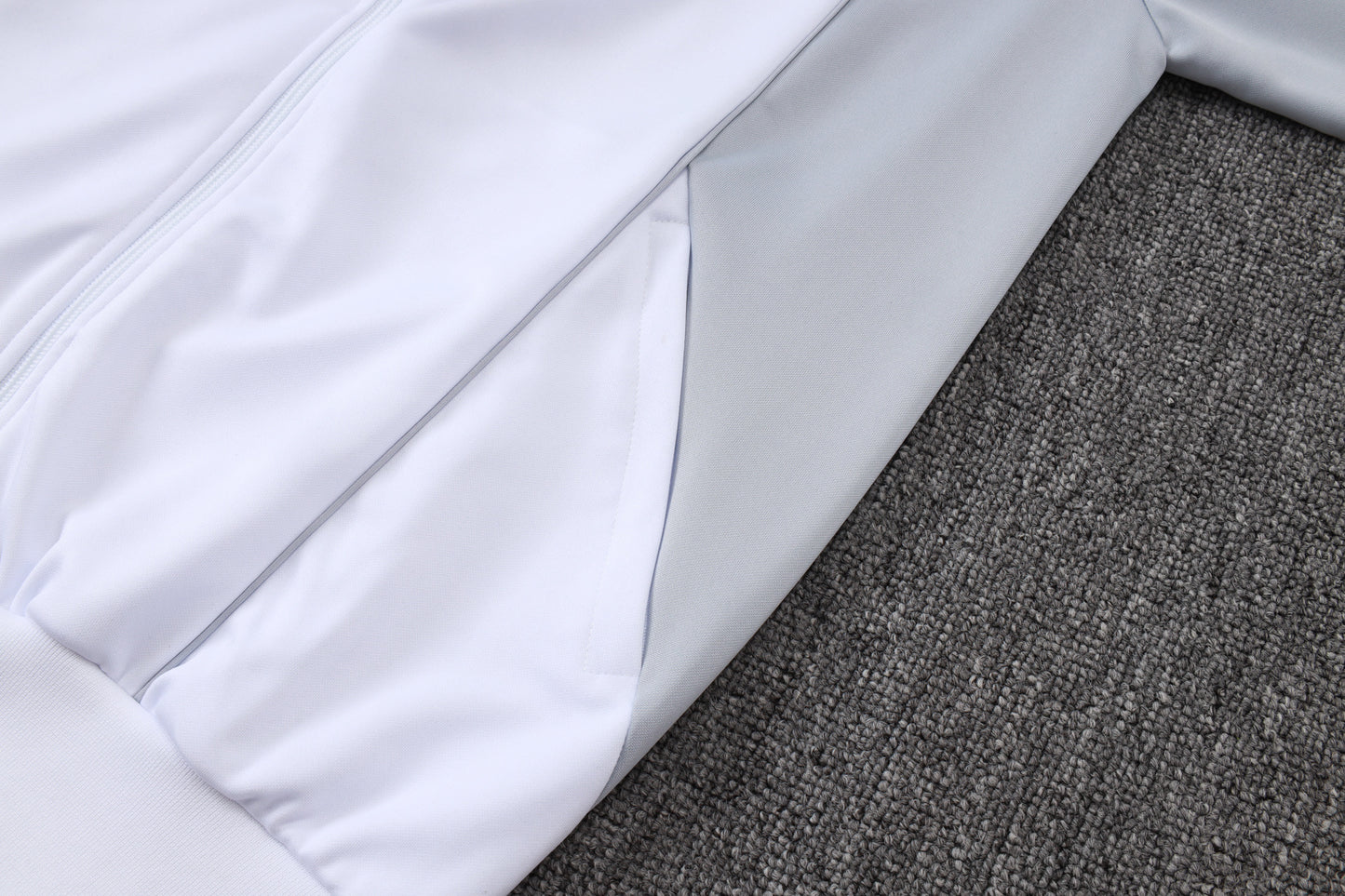 Chándal Real Madrid 2025/2026 – Blanco Perla Adidas