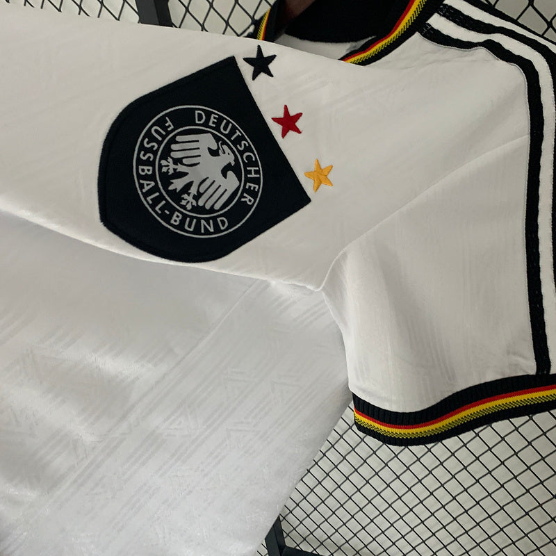 Camiseta Retro Alemania Adidas – Edición Clásica con Detalles Tricolores