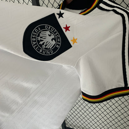 Camiseta Retro Alemania Adidas – Edición Clásica con Detalles Tricolores