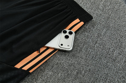 Conjunto Arsenal Entrenamiento Negro y Naranja 26/27