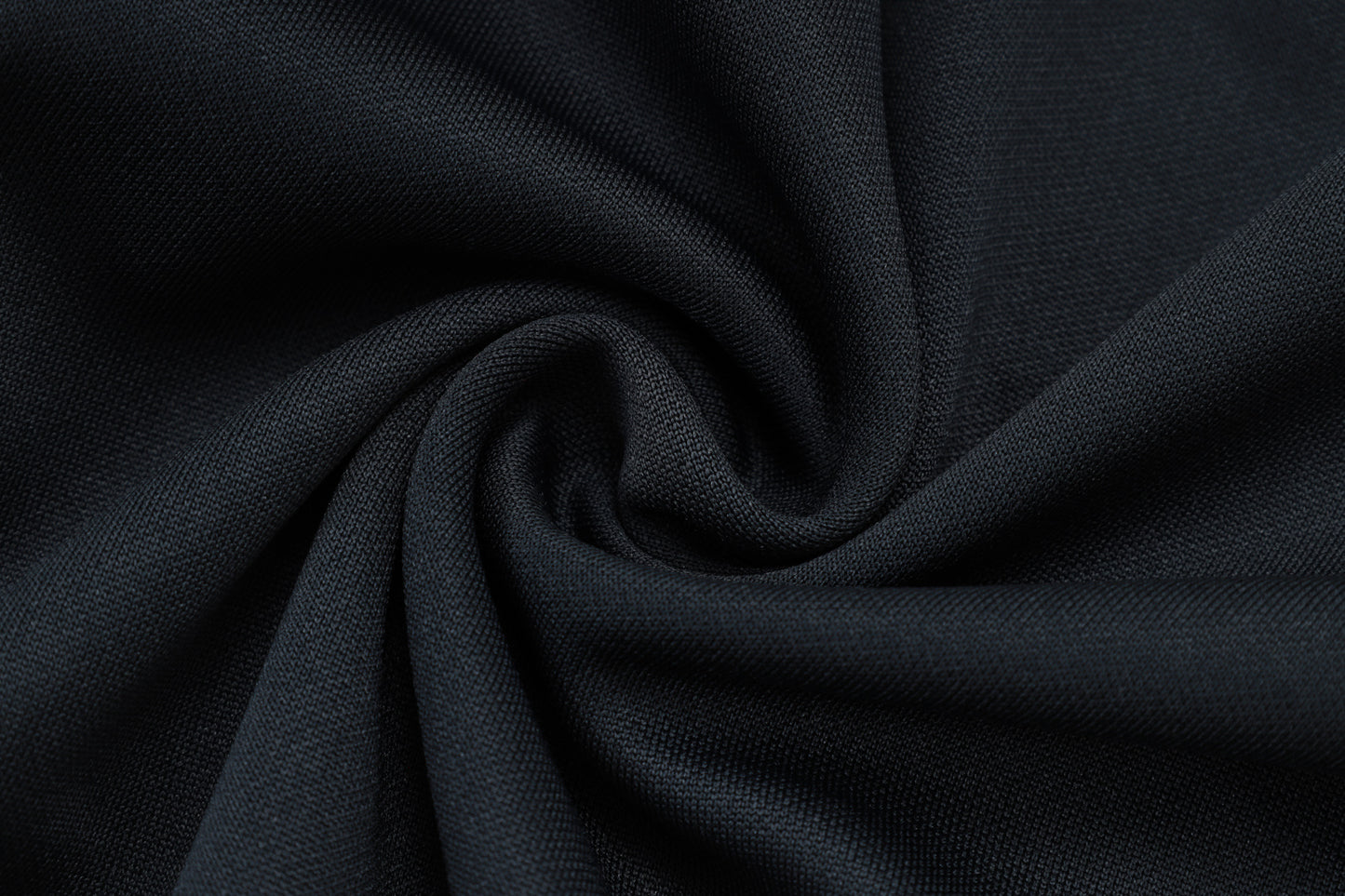 Chándal Real Madrid 2025/2026 – Negro con Detalles Amarillos