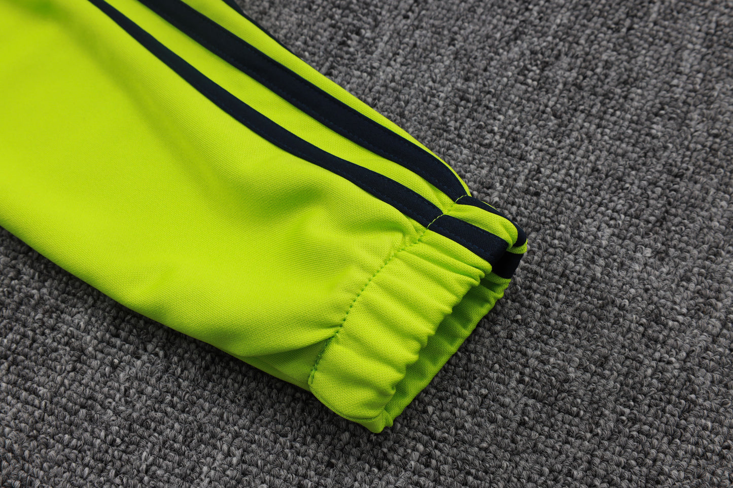 Chándal Real Madrid 2025/2026 – Verde Lima con Azul Marino