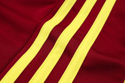 Chándal Arsenal FC 2025/2026 – Rojo Vinotinto con Detalles Amarillos