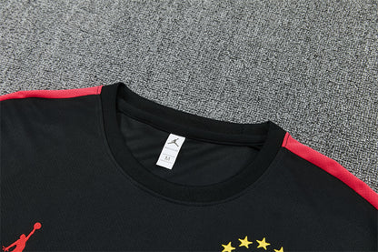 Conjunto Brasil 2026/2027 – Negro/Rojo Entrenamiento