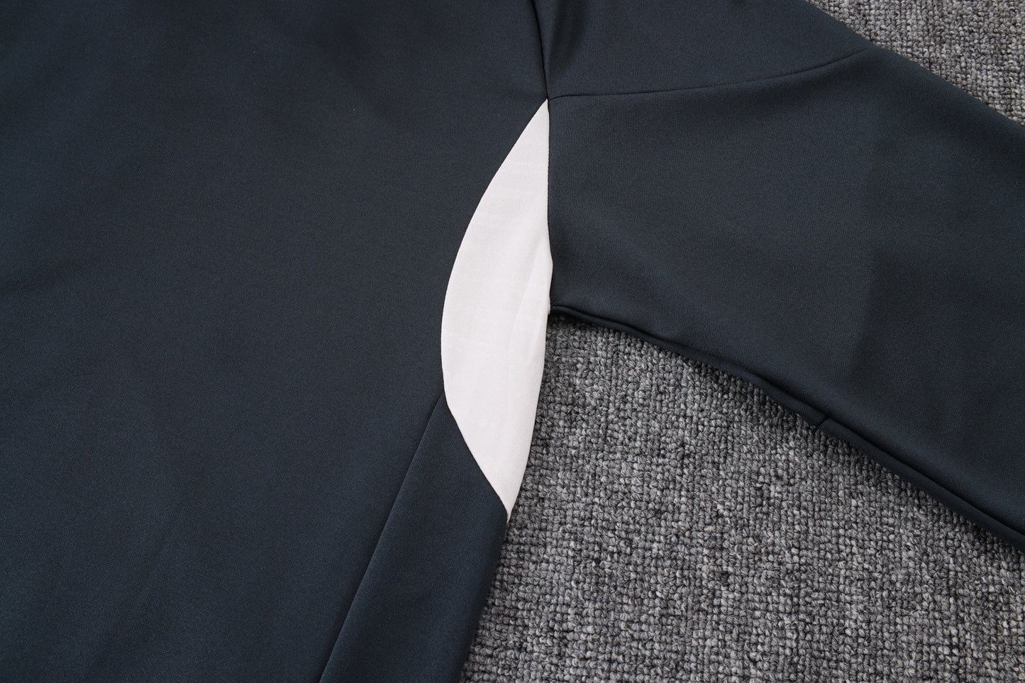 Chándal Real Madrid 2025/2026 – Elegancia Merengue