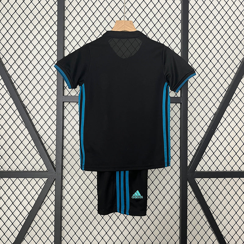 Conjunto Infantil Real Madrid Tercera Equipación – Fly Emirates (Temporada 2017/18)