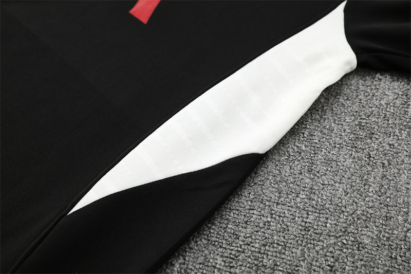 LIVERPOOL FC – KIT DE ENTRENAMIENTO 2025/26