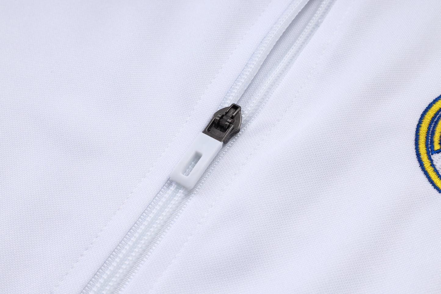 Chándal Real Madrid 2025/2026 – Blanco, Negro y Lima