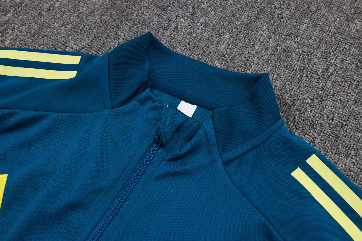 Chándal Juventus FC 2025/2026 – Azul Marino con Detalles Amarillos