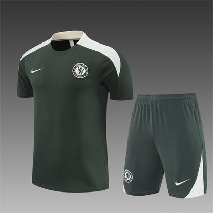 Set Oficial Chelsea Cuarta Equipación 25/26 – Minimalismo y Fuerza en Verde Oscuro