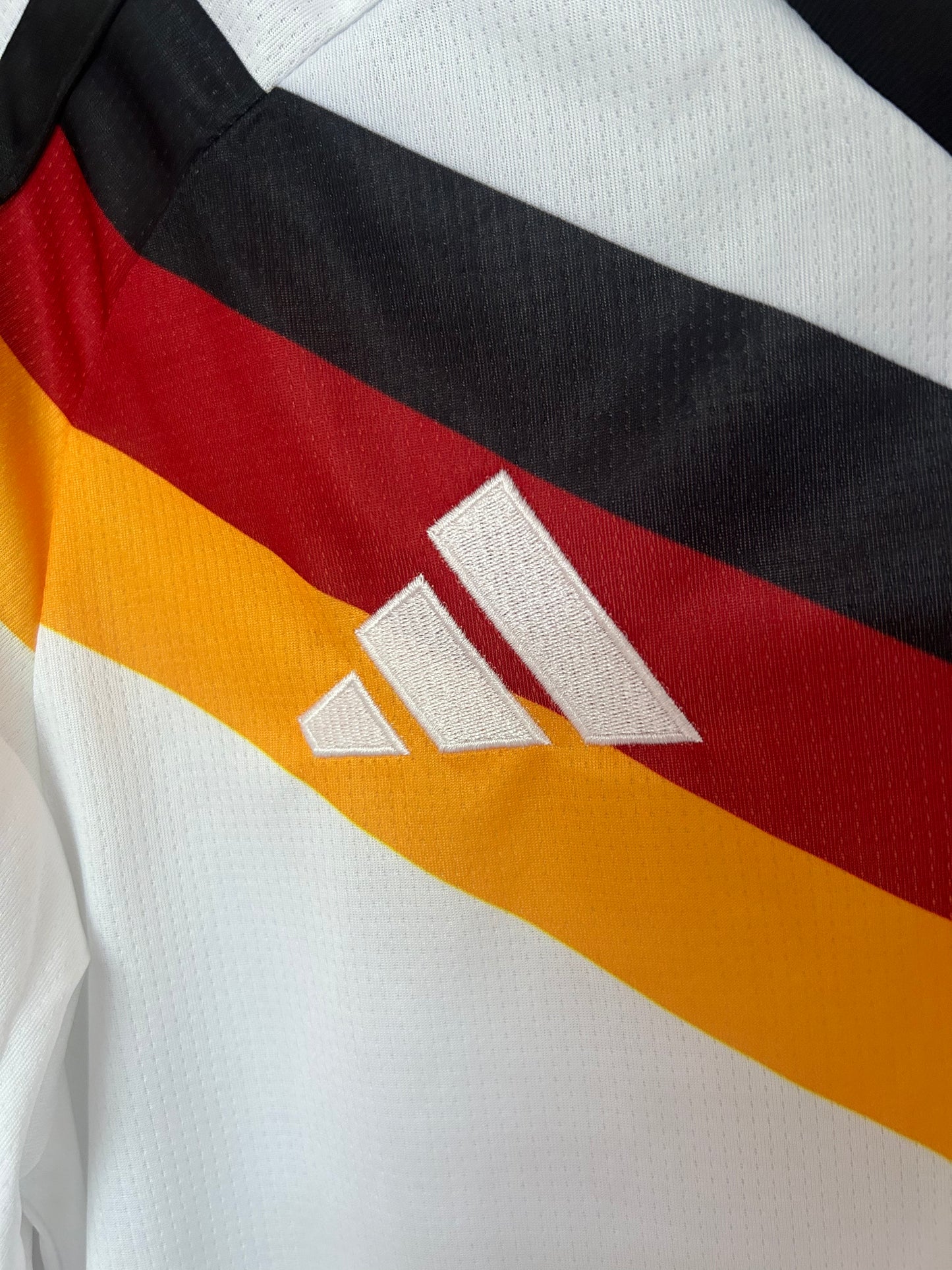 Camiseta Alemania 2025/2026 Local – Blanca Diseño Chevron Premium