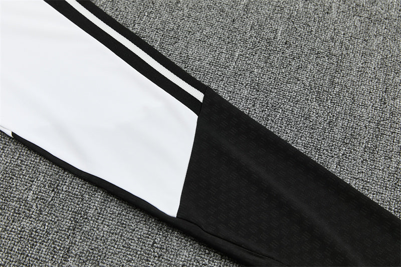 Chándal Liverpool Blanco y Negro 2026/27 – Adidas – Conjunto de Entrenamiento