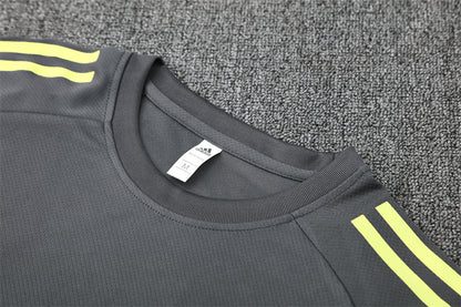 Set Oficial Real Madrid Alternativo 25/26 – Estilo Sobrio con Toque Neón