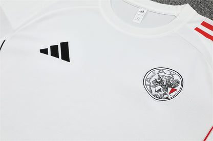 Ajax 25/26 – Blanco con detalles rojo y negro