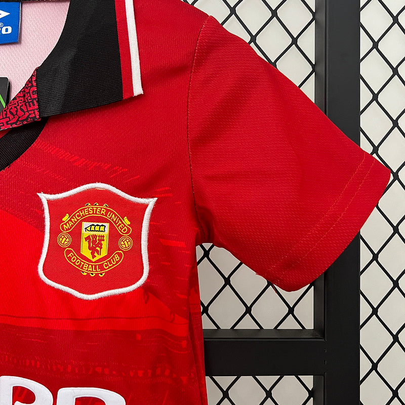 Conjunto Manchester United Kids Umbro – Sharp (1998-1999)
