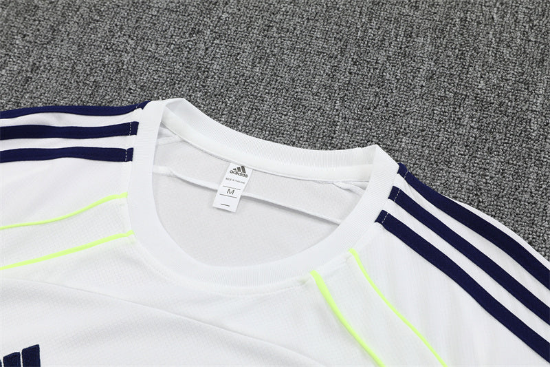 Real Madrid 25/26 – Blanco & Azul Marino