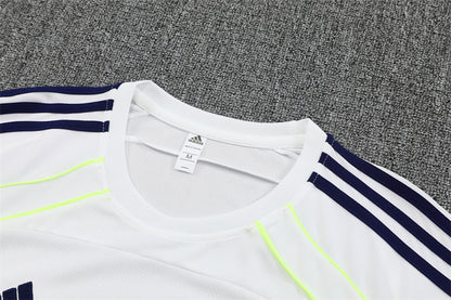 Real Madrid 25/26 – Blanco & Azul Marino