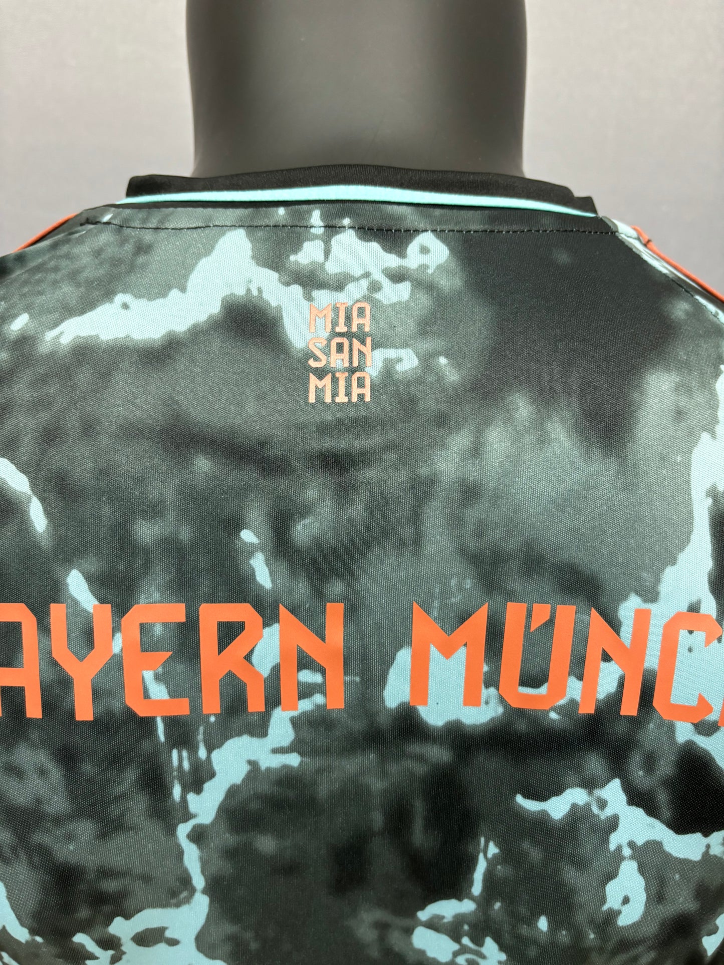 Camiseta Alternativa del Bayern Múnich 2023/2024