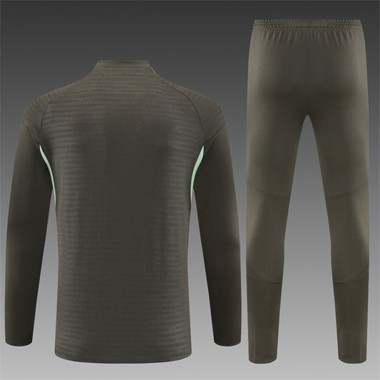 Real Madrid 25/26 – Chándal de entrenamiento tono carbón con detalles verde menta