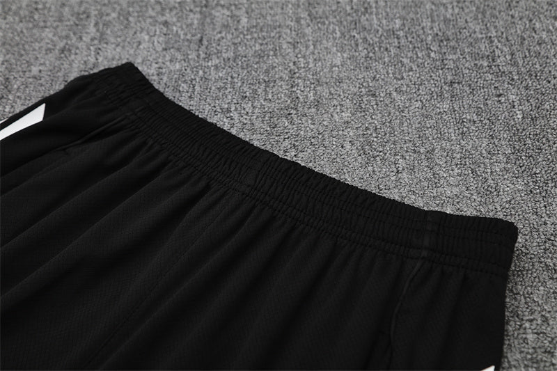 Set Oficial Manchester United Tercera Equipación 25/26 – Elegancia Oscura, Espíritu Red Devil