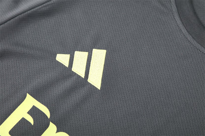 Set Oficial Real Madrid Alternativo 25/26 – Estilo Sobrio con Toque Neón