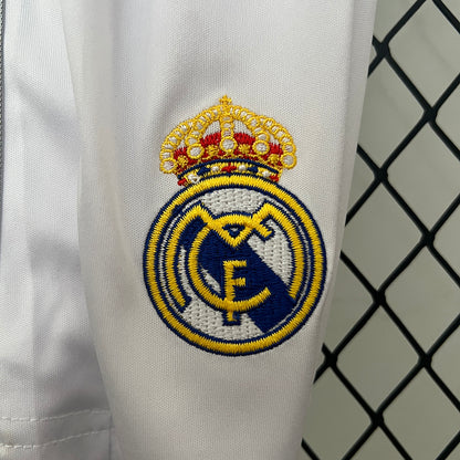 Conjunto Infantil Real Madrid Local – Era Fly Emirates