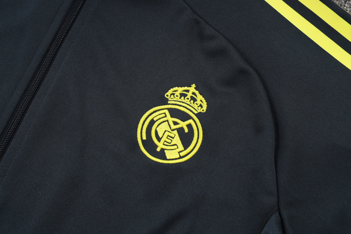 Chándal Real Madrid 2025/2026 – Negro con Detalles Amarillos