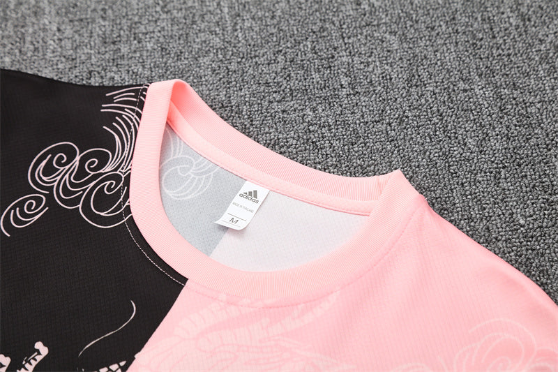 Real Madrid 25/26 – Edición Dragón Rosa & Negra