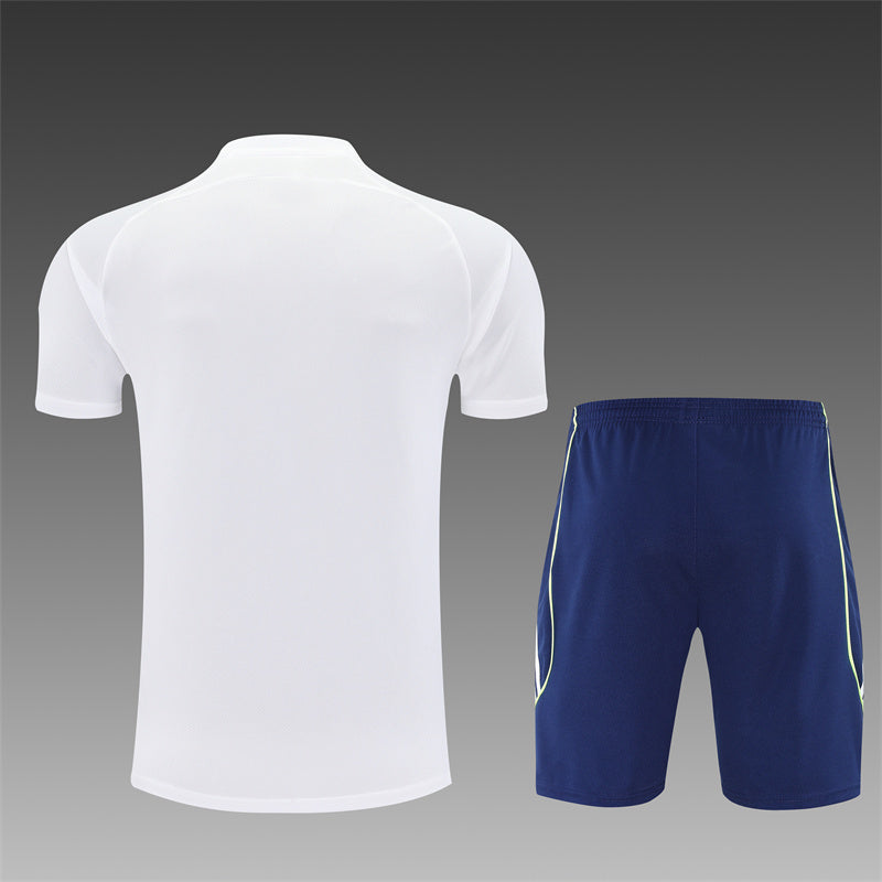 Real Madrid 25/26 – Blanco & Azul Marino