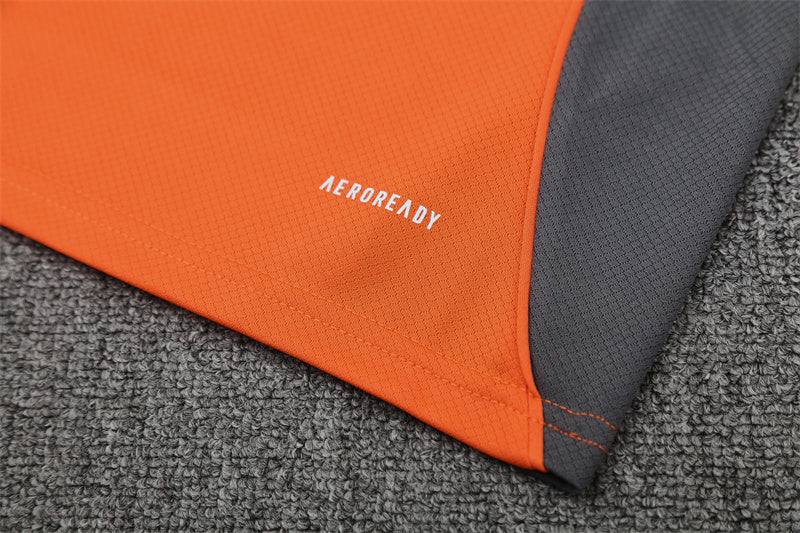 Set Oficial Bayern Múnich Tercera Equipación 25/26 – Intensidad Alemana en Naranja y Gris