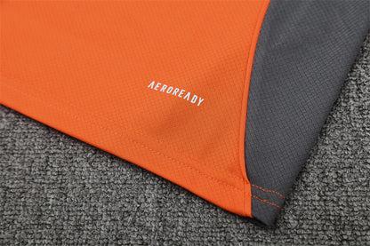 Set Oficial Bayern Múnich Tercera Equipación 25/26 – Intensidad Alemana en Naranja y Gris