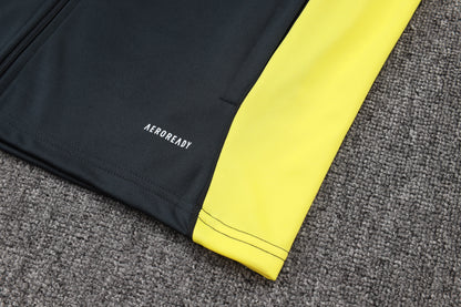 Chándal Real Madrid 2025/2026 – Negro con Detalles Amarillos