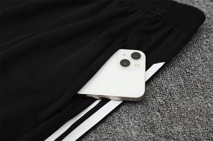 Set Oficial Manchester United Tercera Equipación 25/26 – Elegancia Oscura, Espíritu Red Devil