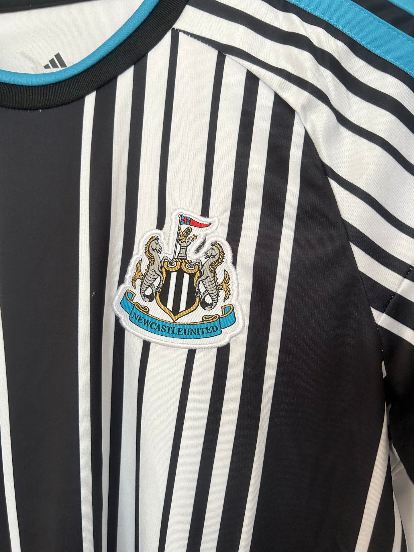 Camiseta Newcastle United Local 26/27 – Negra y Blanca