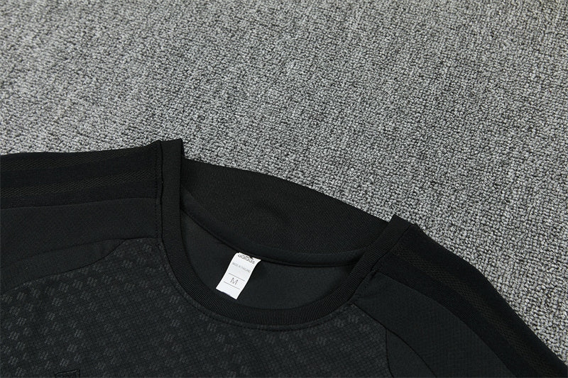 Conjunto Liverpool FC Entrenamiento Negro – Camiseta + Pantalón Corto