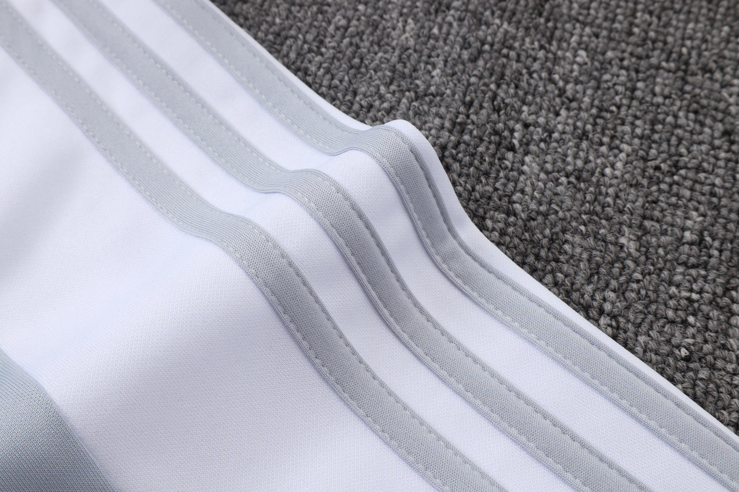 Chándal Real Madrid 2025/2026 – Blanco Perla Adidas