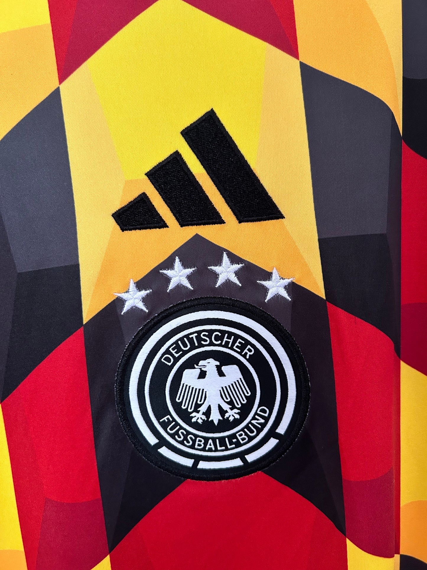 Camiseta Alemania 2025/2026 Edición Especial – Diseño geométrico tricolor