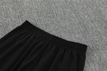 Liverpool 25/26 – chándal de entrenamiento negro con detalles en rojo y blanco