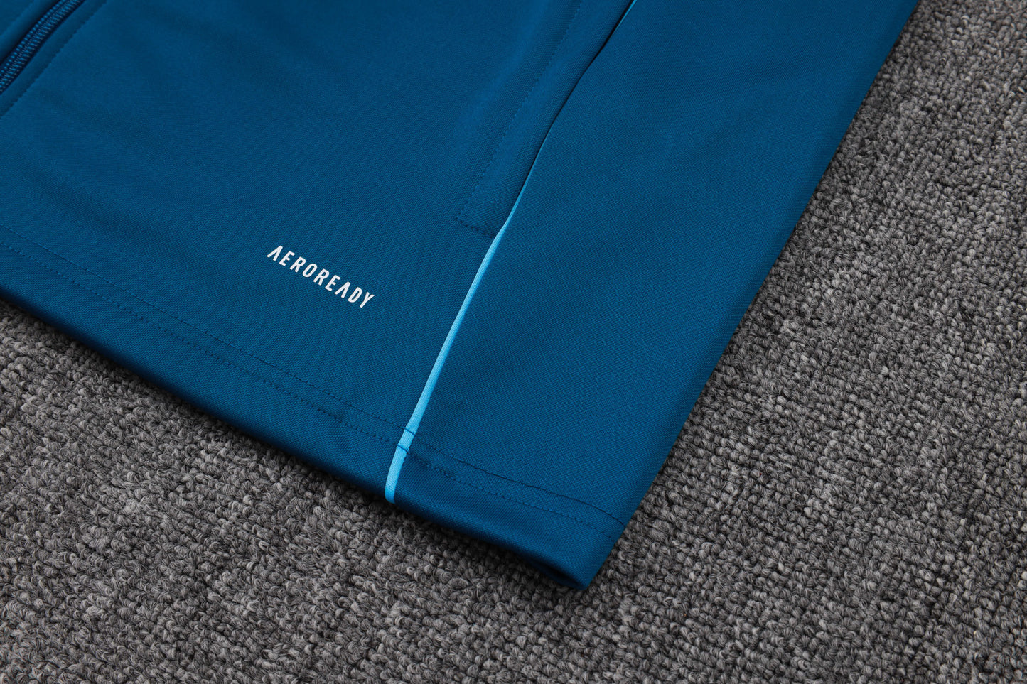 Chándal Juventus FC 2025/2026 – Azul Marino con Detalles Amarillos