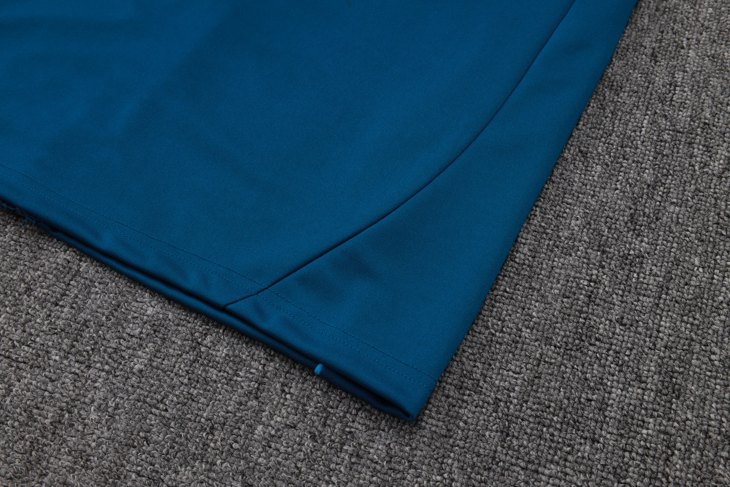 Chándal Juventus FC 2025/2026 – Azul Marino con Detalles Amarillos