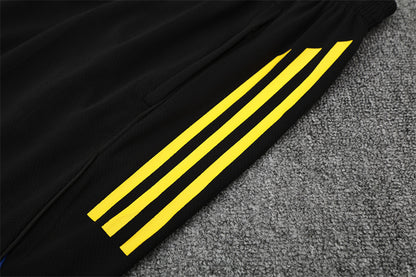 Set Oficial Manchester United Cuarta Equipación 25/26 – Potencia y Precisión en Negro